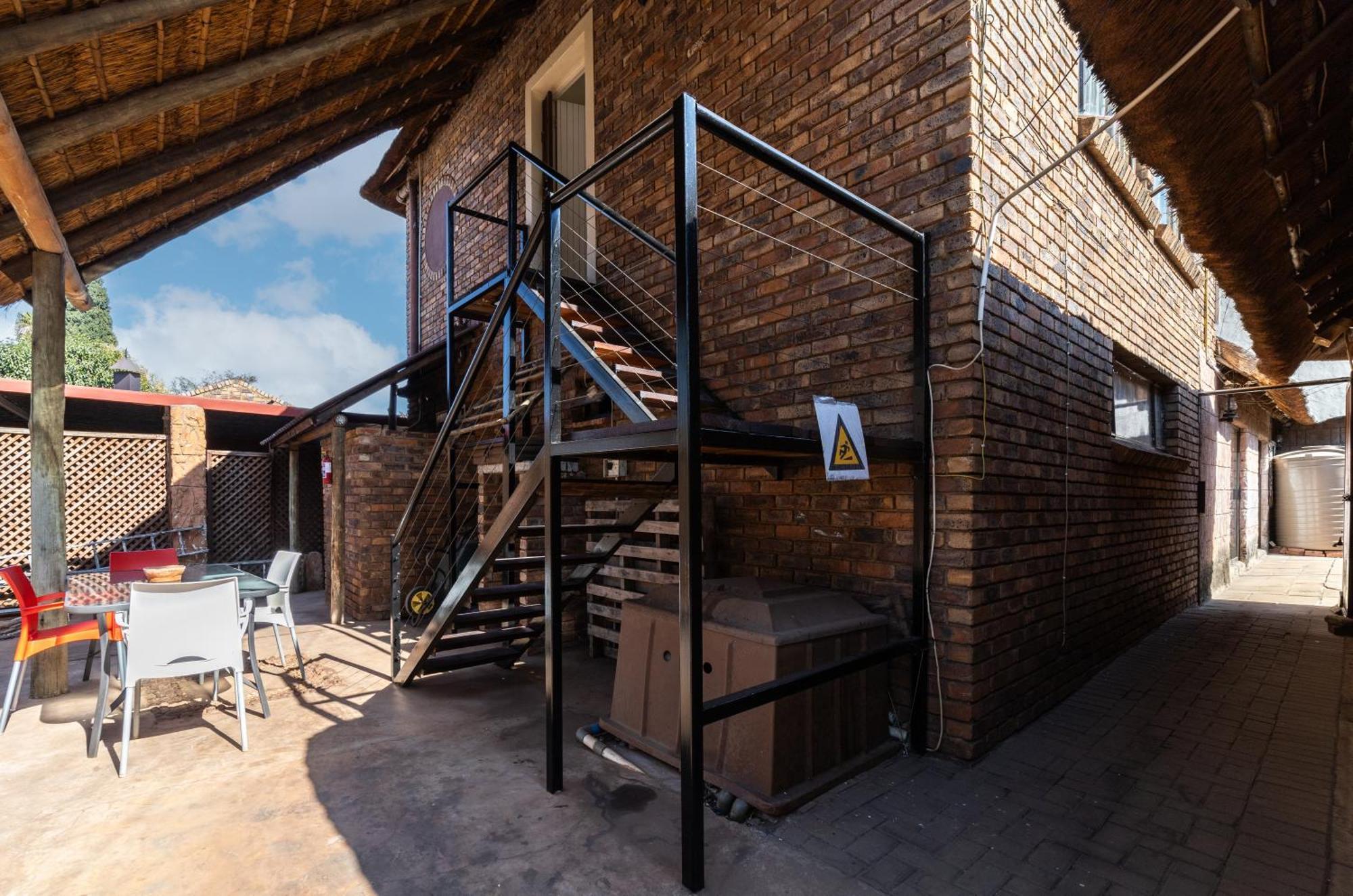 Thatch Haven Guesthouse Центурион Экстерьер фото