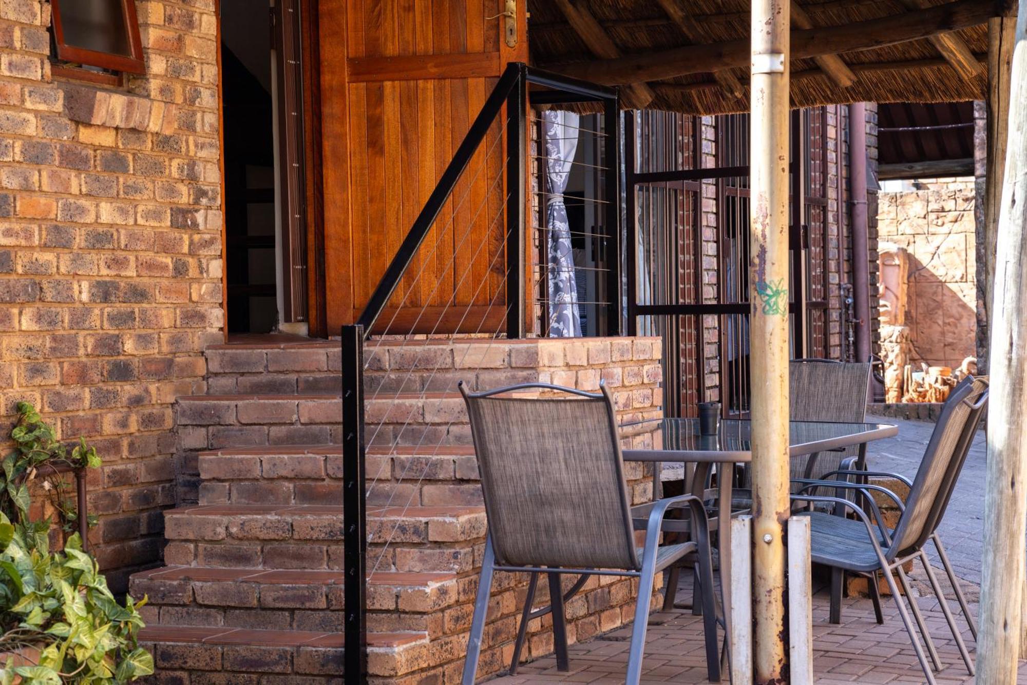 Thatch Haven Guesthouse Центурион Экстерьер фото