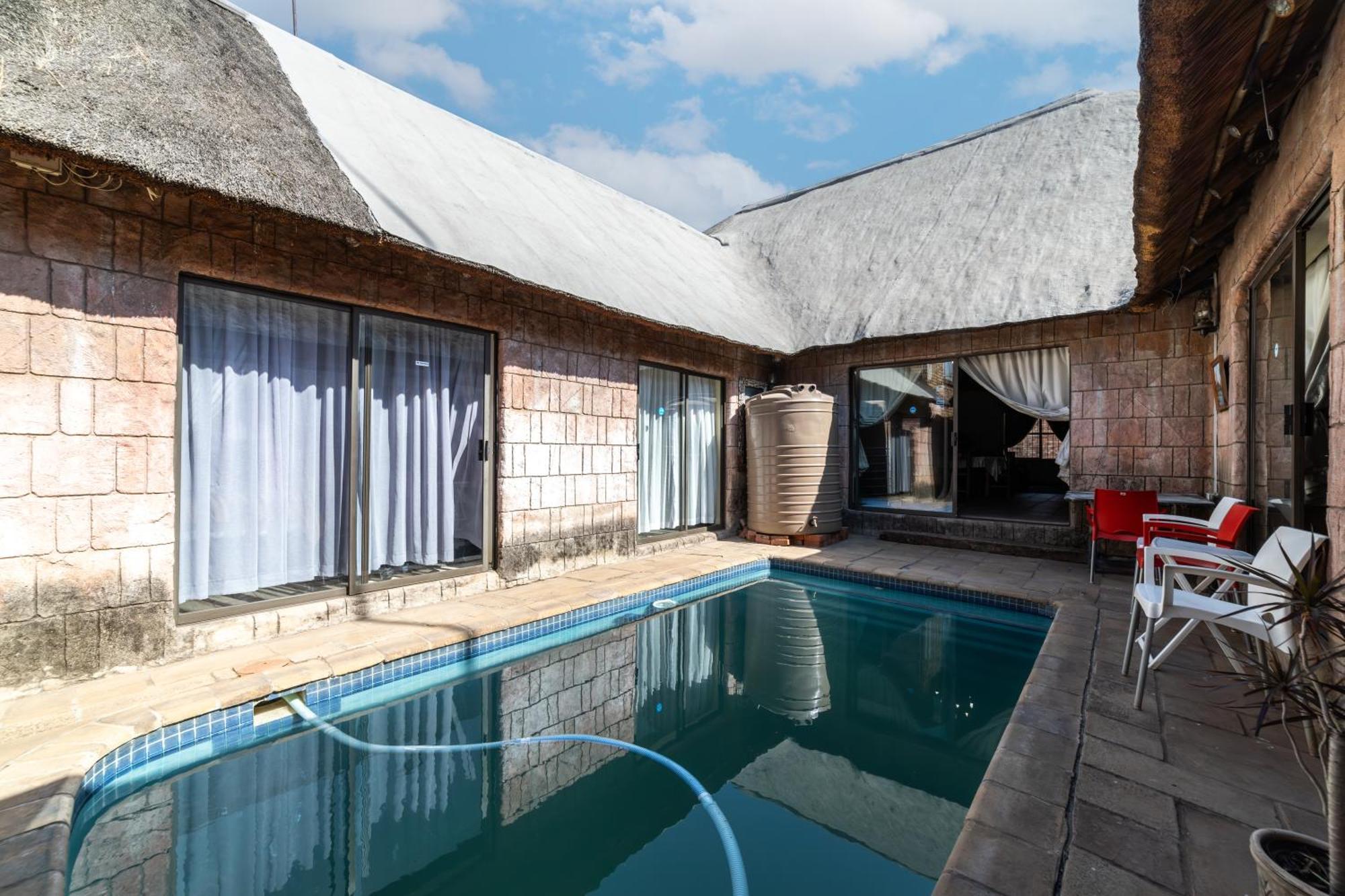 Thatch Haven Guesthouse Центурион Экстерьер фото