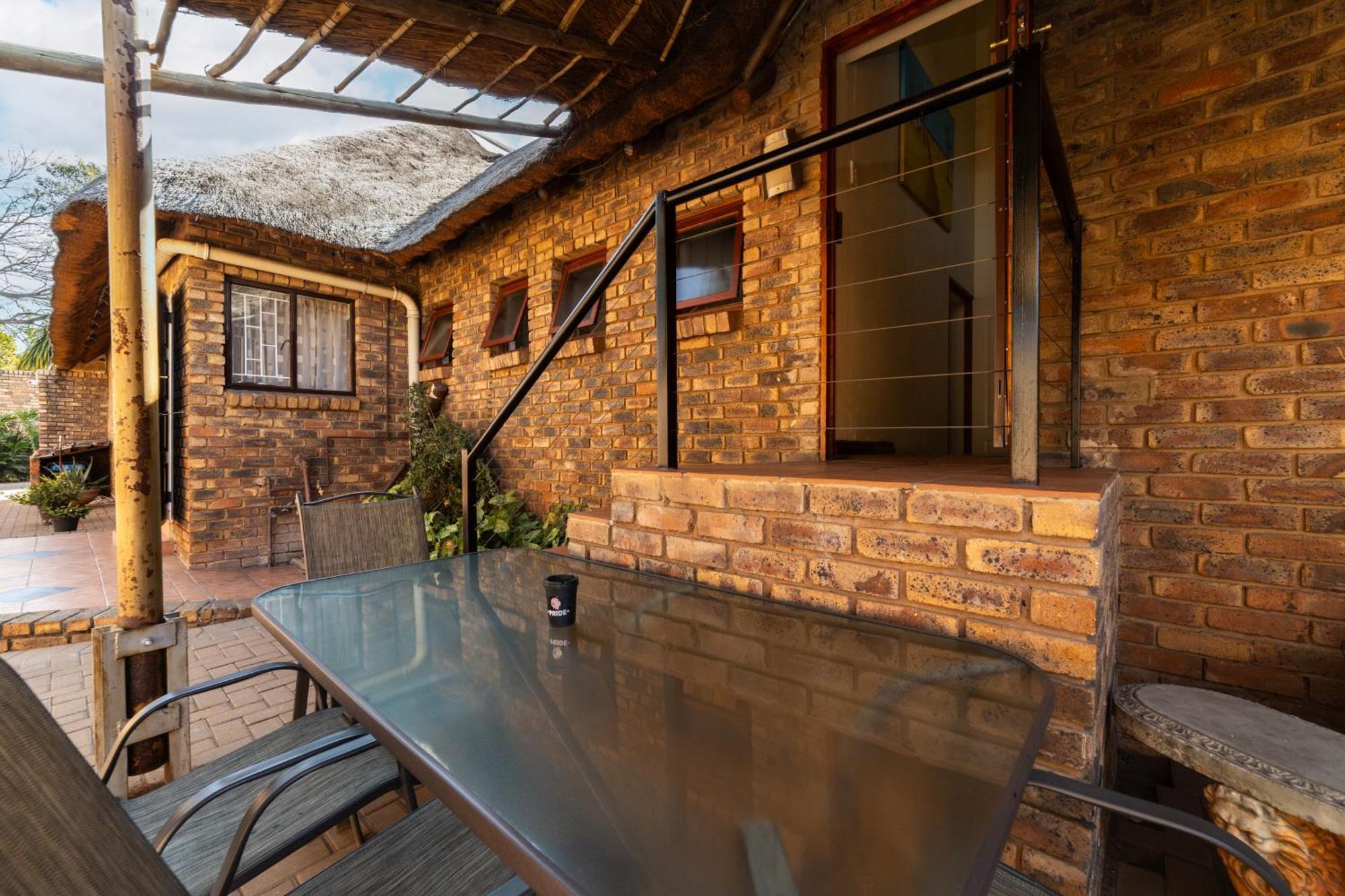 Thatch Haven Guesthouse Центурион Экстерьер фото