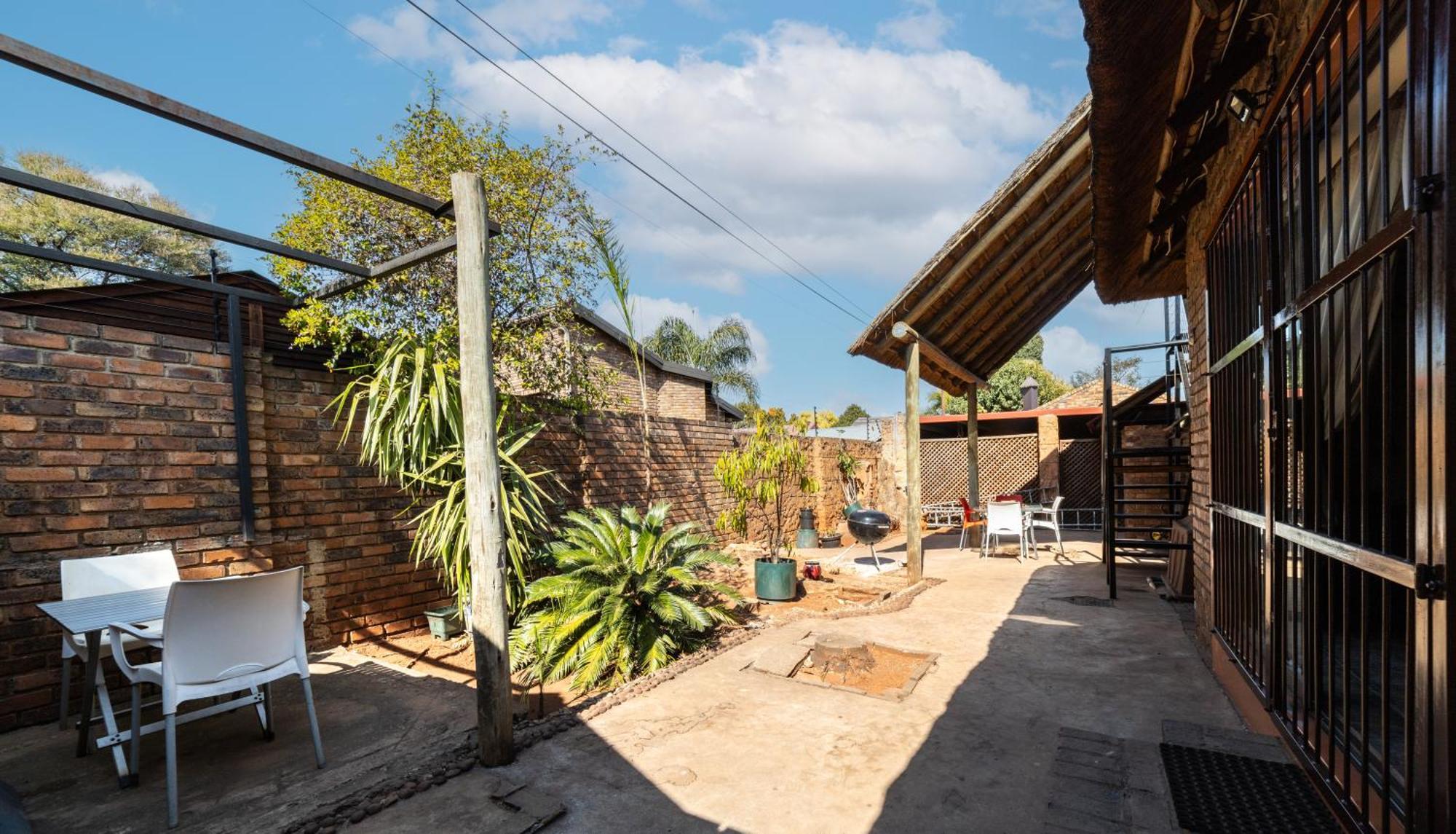 Thatch Haven Guesthouse Центурион Экстерьер фото